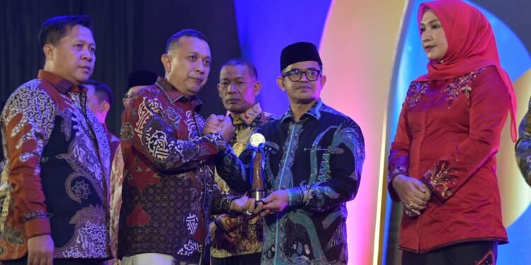 Pemerintah Aceh Terima Serambi Award 2026 atas Penanganan Bencana