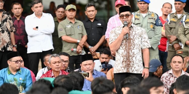 Terima Demo Mahasiswa USK, Plt Sekda Aceh: Kami Tidak Eksklusif, Komunikasi Terbuka Setiap Saat