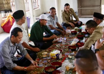 Wagub Aceh Hadiri Kenduri Maulid di Kaye Jatoe, Tradisi Bungkus Daun Tetap Terjaga