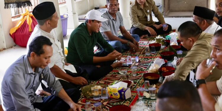 Wagub Aceh Hadiri Kenduri Maulid di Kaye Jatoe, Tradisi Bungkus Daun Tetap Terjaga