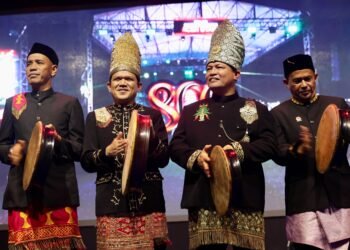 WAGUB ACEH DEK FADH SERAHKAN BANTUAN Rp. 6,78 MILIAR UNTUK ACEH UTARA
