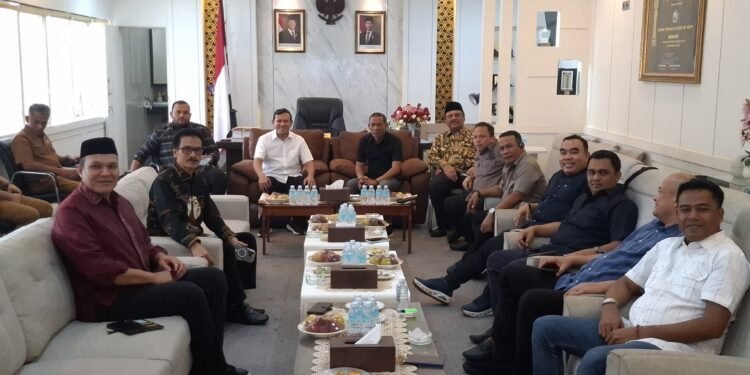 Wagub Aceh Dek Fadh dan Ketua DPRA Bahas Perubahan UUPA