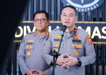 Perkuat Operasi SAR, Polri Evakuasi Dua Jenazah KM Virgo dengan Helikopter