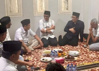 Wagub Aceh Dek Fadh Bertakziah ke Rumah Duka Sjamsul Kahar, Ayahanda Wamenkomdigi Nezar Patria