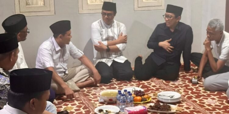 Wagub Aceh Dek Fadh Bertakziah ke Rumah Duka Sjamsul Kahar, Ayahanda Wamenkomdigi Nezar Patria