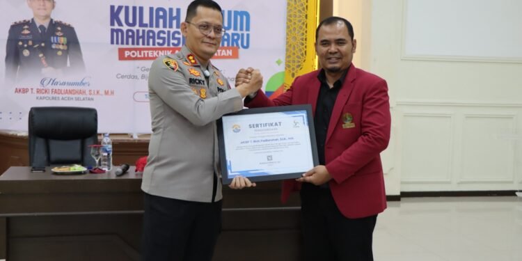 Isi Kuliah Umum, Kapolres Aceh Selatan Edukasi Mahasiswa Poltas tentang Bahaya Narkotika dan Kejahatan Siber