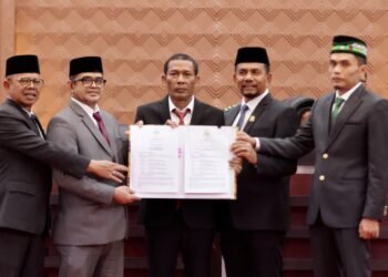 Plt Sekda Aceh dan Pimpinan DPRA Teken Persetujuan Bersama KUA-PPAS Aceh 2027