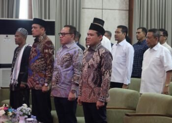 WAGUB ACEH DEK FADH HADIRI PEUSIJEUK DAN TASYAKURAN UNTUK TIGA PEJABAT ASAL ACEH