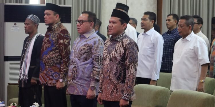 WAGUB ACEH DEK FADH HADIRI PEUSIJEUK DAN TASYAKURAN UNTUK TIGA PEJABAT ASAL ACEH