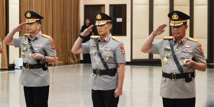 Kapolri Pimpin Sertijab Kakorlantas dan Tiga Kapolda di Mabes Polri
