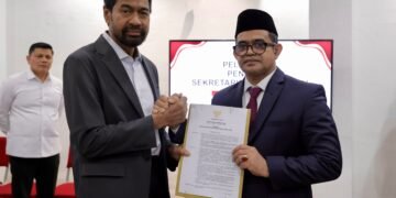 Mualem Lantik Taufik sebagai Pejabat Sekda Aceh di Medan