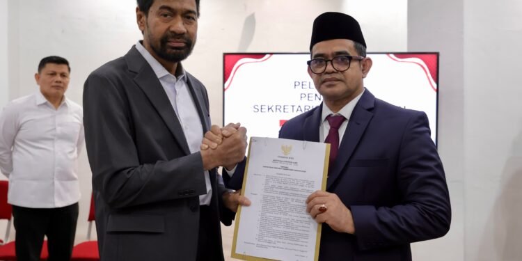 Mualem Lantik Taufik sebagai Pejabat Sekda Aceh di Medan