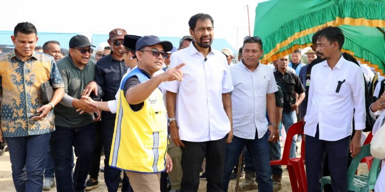 Gubernur Aceh Mualem Tinjau Pemulihan Pascabencana di Aceh Tamiang, Salurkan Bantuan Pertanian hingga Pendidikan