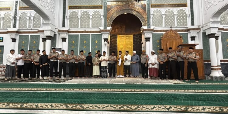 Subuh Keliling di Masjid Raya Baiturrahman, Kapolda Aceh Perkuat Kemitraan dengan Masyarakat