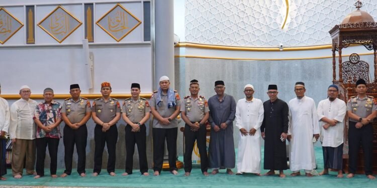 Wakapolda Aceh Sampaikan Pesan Kamtibmas saat Subuh Keliling di Masjid Oman